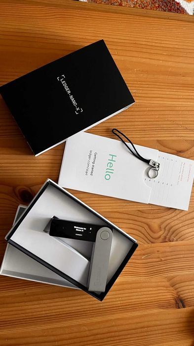 Ledger Nano X (Cold wallet - portofel crypto-monede)