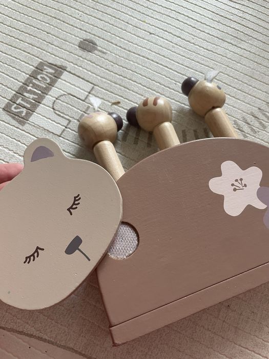 Jucarie pop-up din lemn