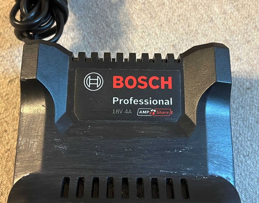 Incarcator original Bosch GAL 18V-40 AMP Share