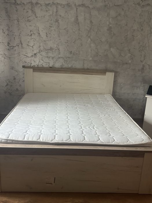 Pat matrimonal cu saltea inclusa