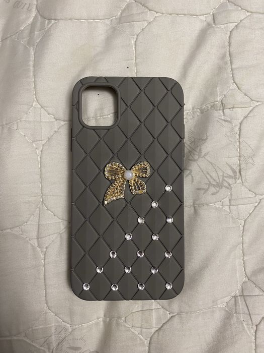 Продам чехол на Айфон 11 со стразами