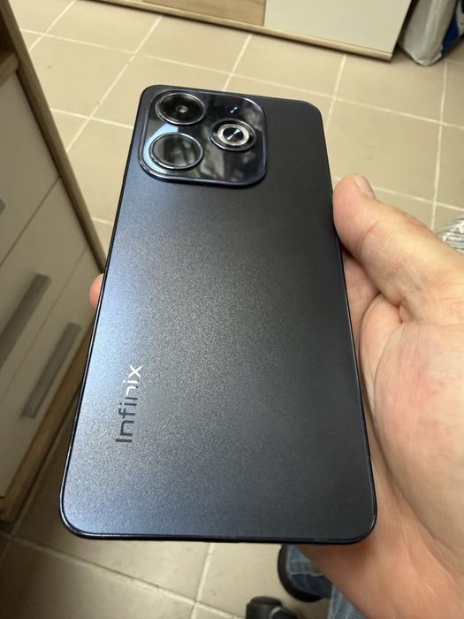 Infinix Hot 40i 8/256gb - отличен