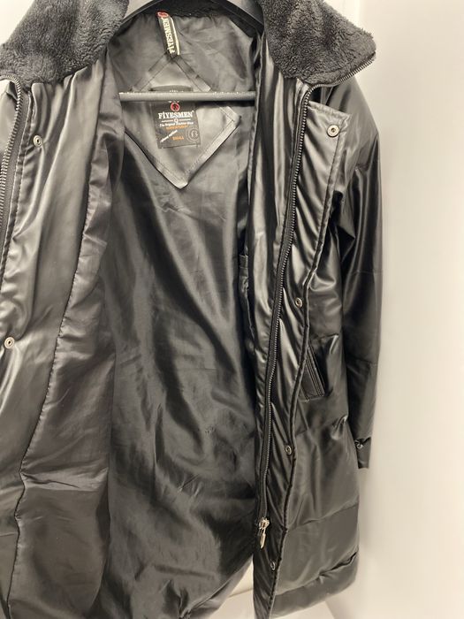 Vand geaca de barbati lunga.