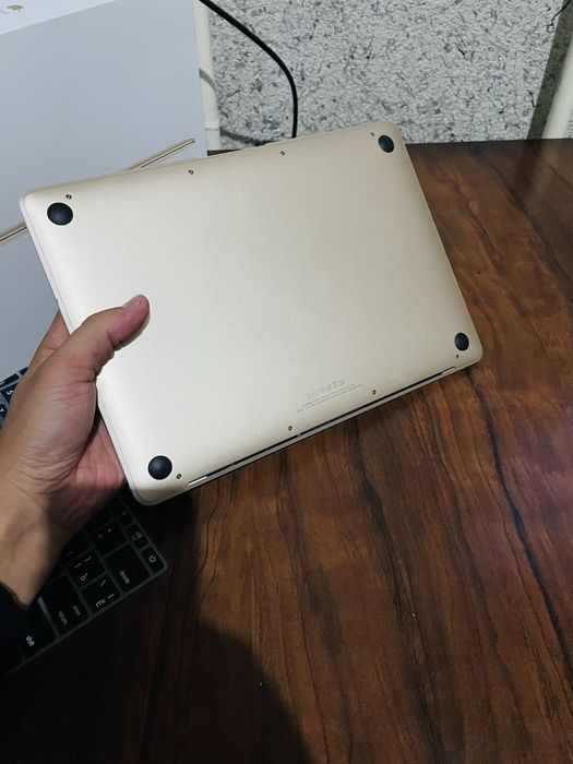 Macbook karobka dokument holati yaxshi turibdi