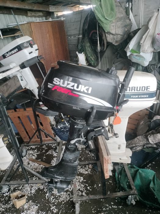 Vând motor barca suzuki