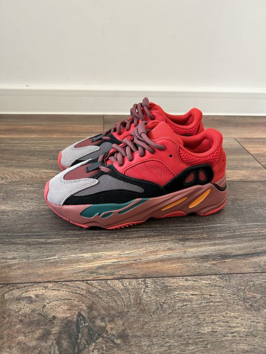 Adidas Yeezy 700 Boost HI-RES RED  37 1/3