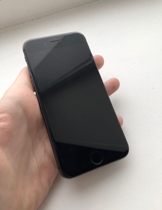 срочно продам Айфон 8 64gb