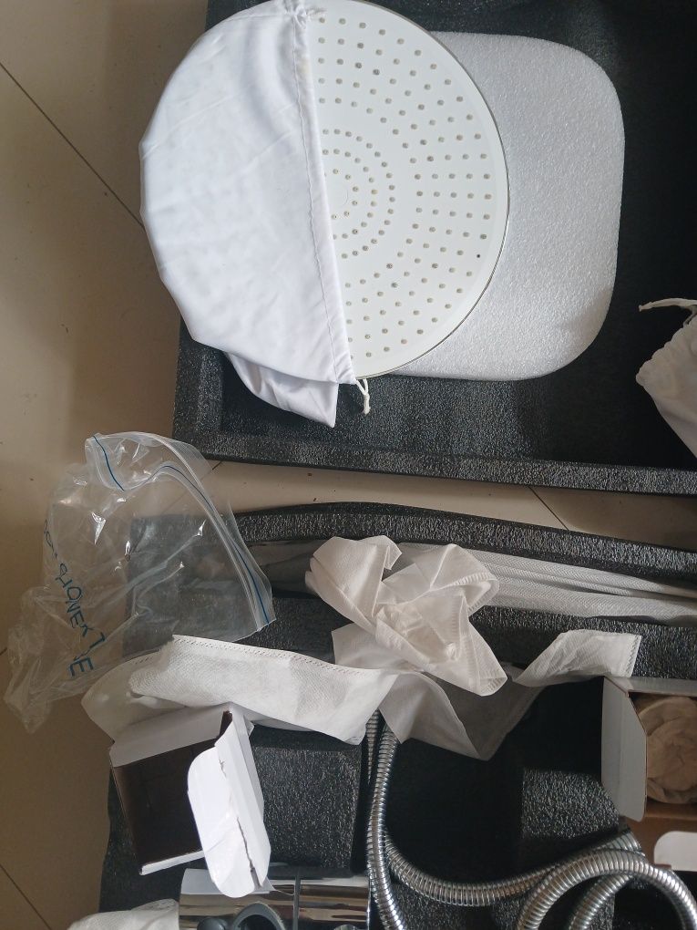 Baterie duș nouă -nu recuperată sau mutată/ pe NEGRU sau INOX