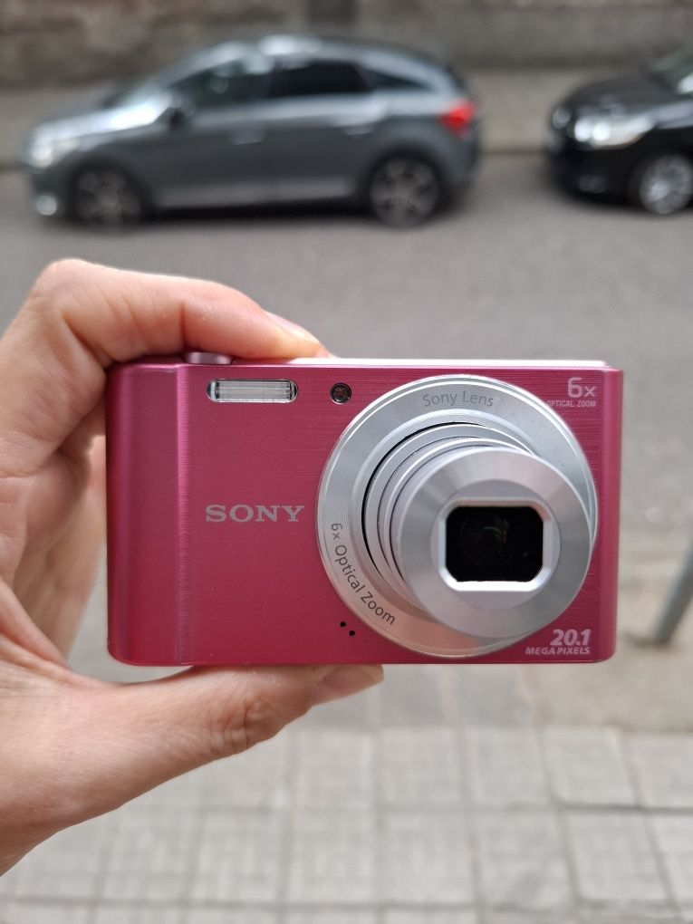 Компактен дигитален фотоапарат SONY Cybershot W810