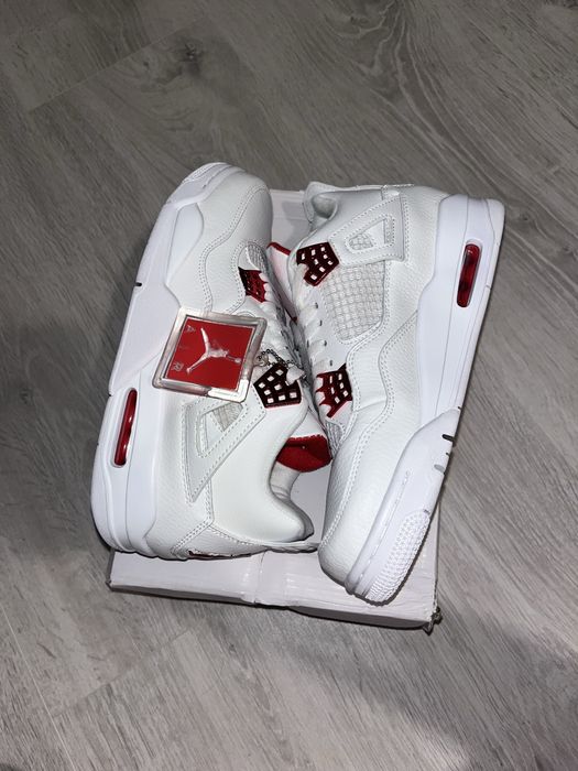 Jordan 4 metallic red
