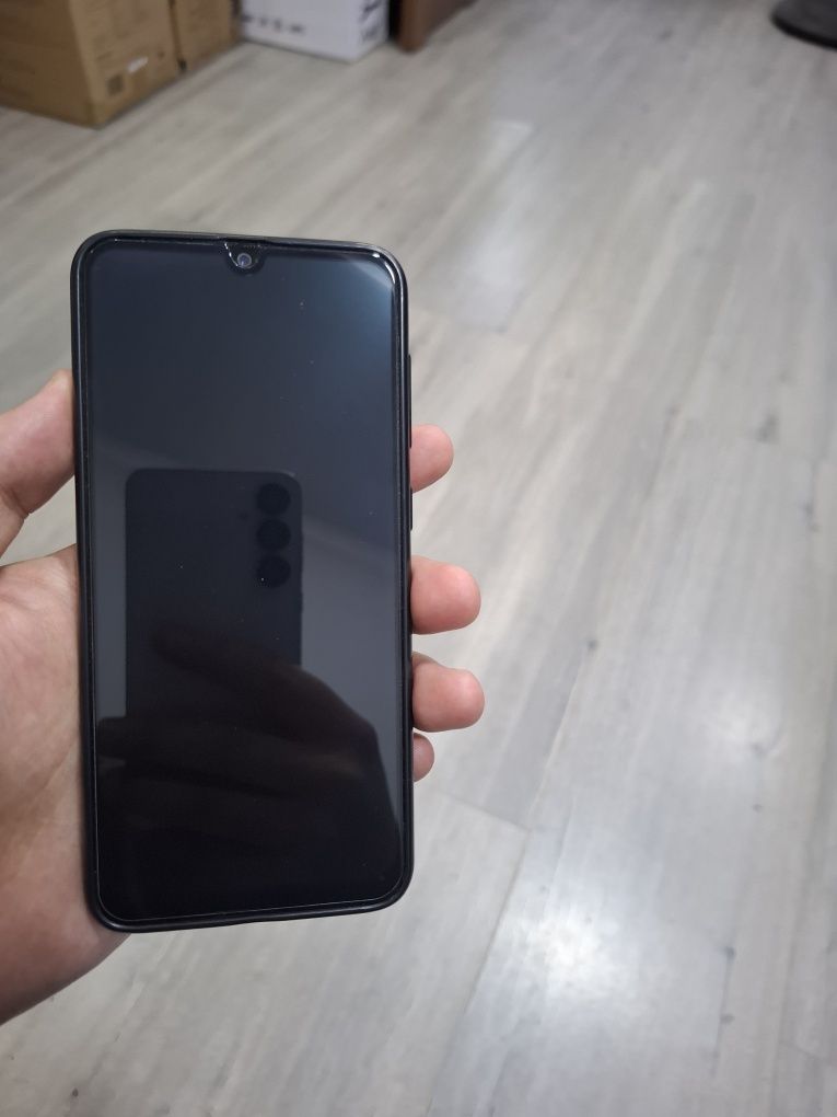 Samsung Galaxy A50 4/64GB usulenniy batareyka qo'yilgan dual sim