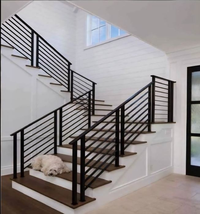 Porti garduri și balustrade