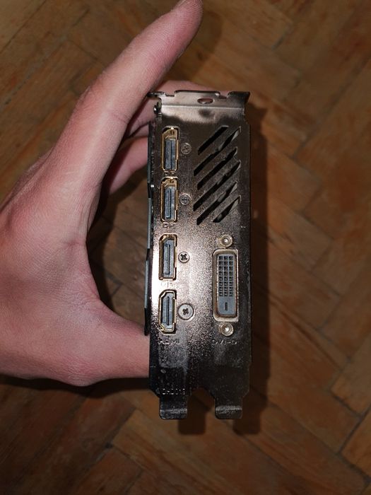 AMD RX 570 4gb Defectă