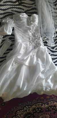Сватбена рокля с аксесоари 1000 лв