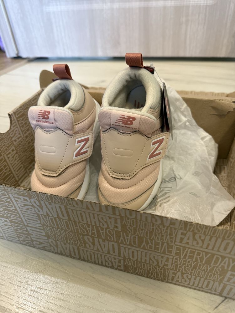 Чисто нови детски маратонки New Balance, размер 26