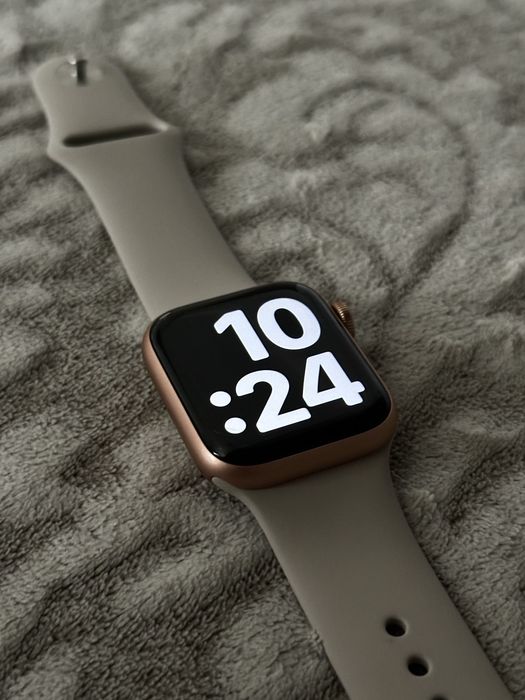 apple watch se в отличном состоянии