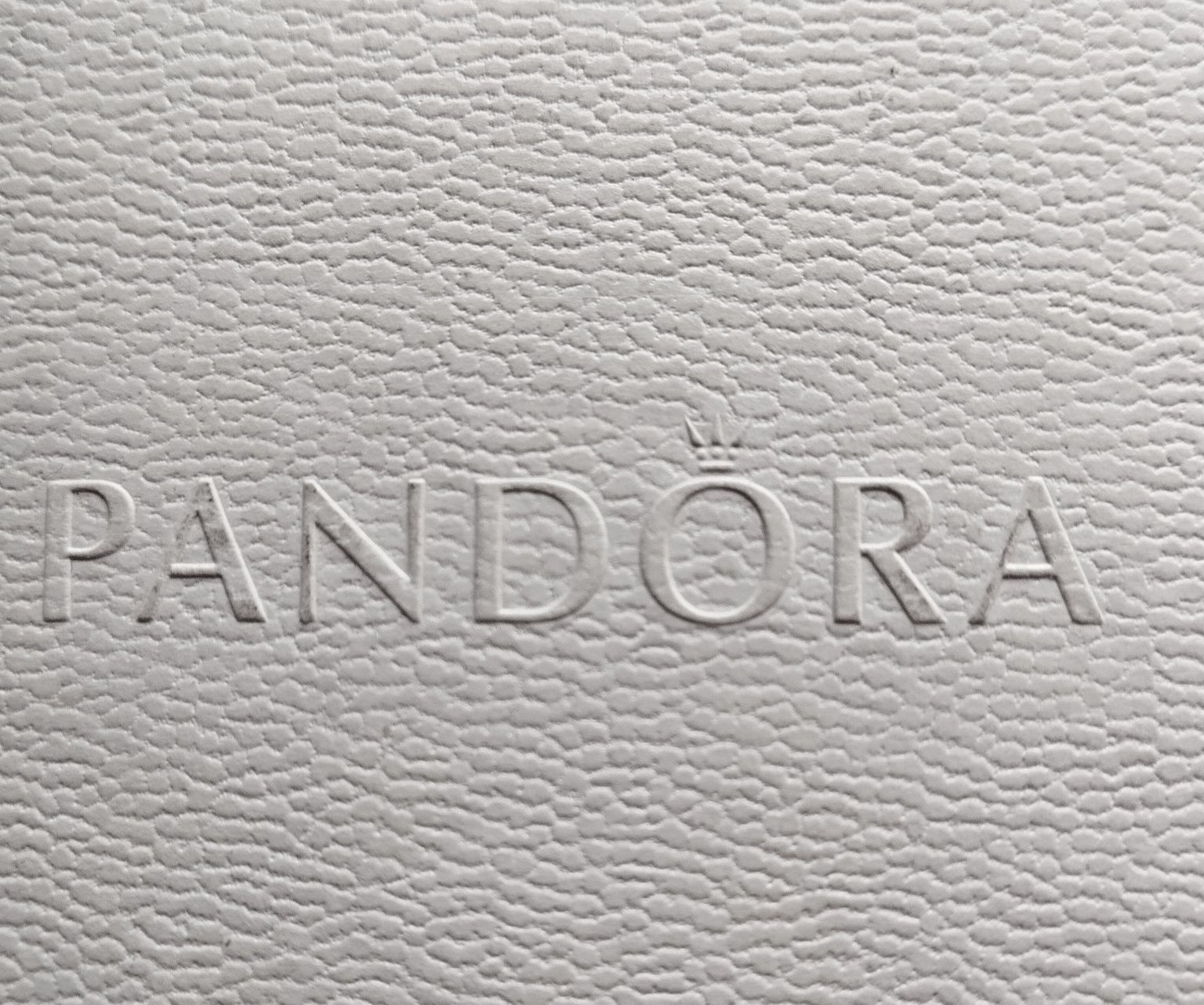 Pandora гривна и колие