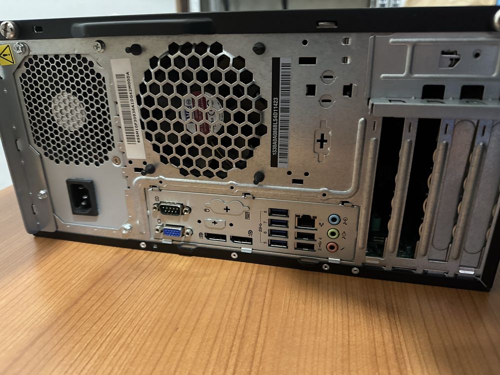 ThinkStation E32 надеждна работна станция
