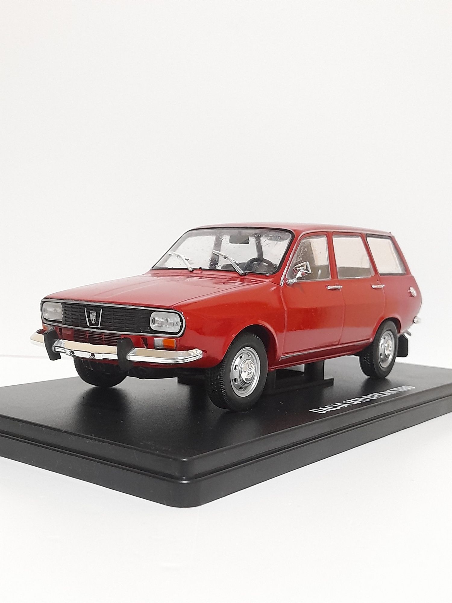 Macheta dacia 1300 break scara 1:24 hachette