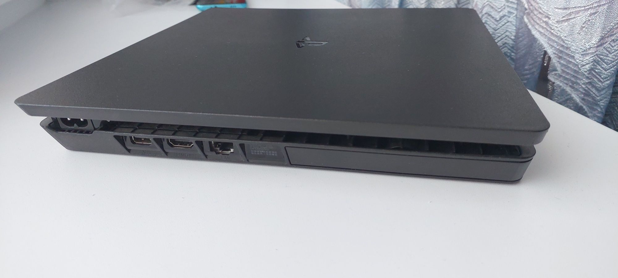 Sony PlayStation 4 slim