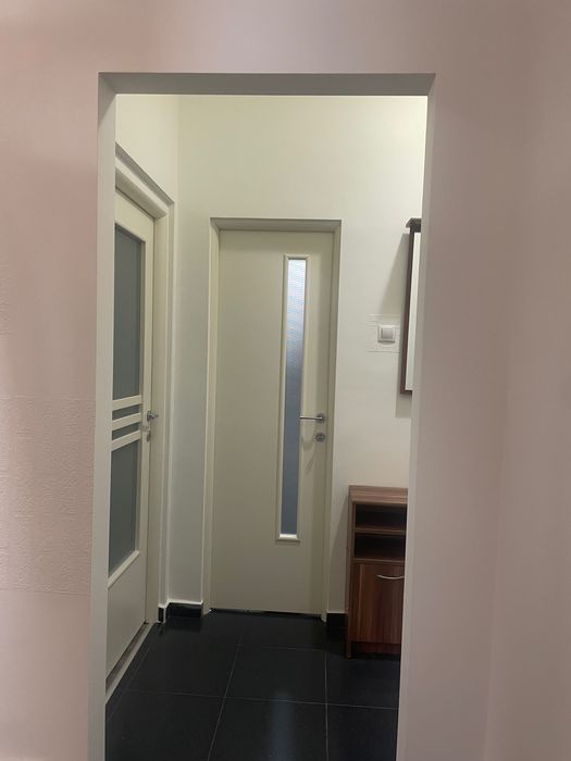B dul Regele Mihai, etaj 1, nemobilat, semidecomandat,300 euro