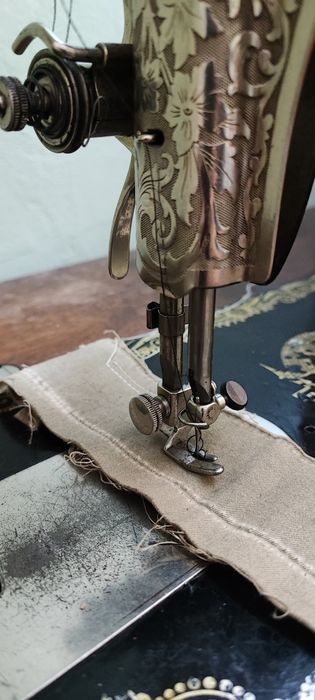 Крачна шевна машина Singer