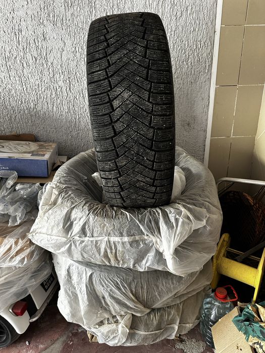 Продам зимние шины Pirelli. Один сезон ездил