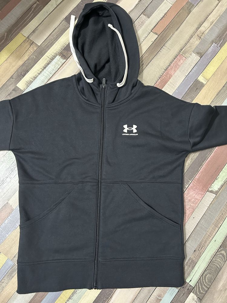 Две горници Under Armour