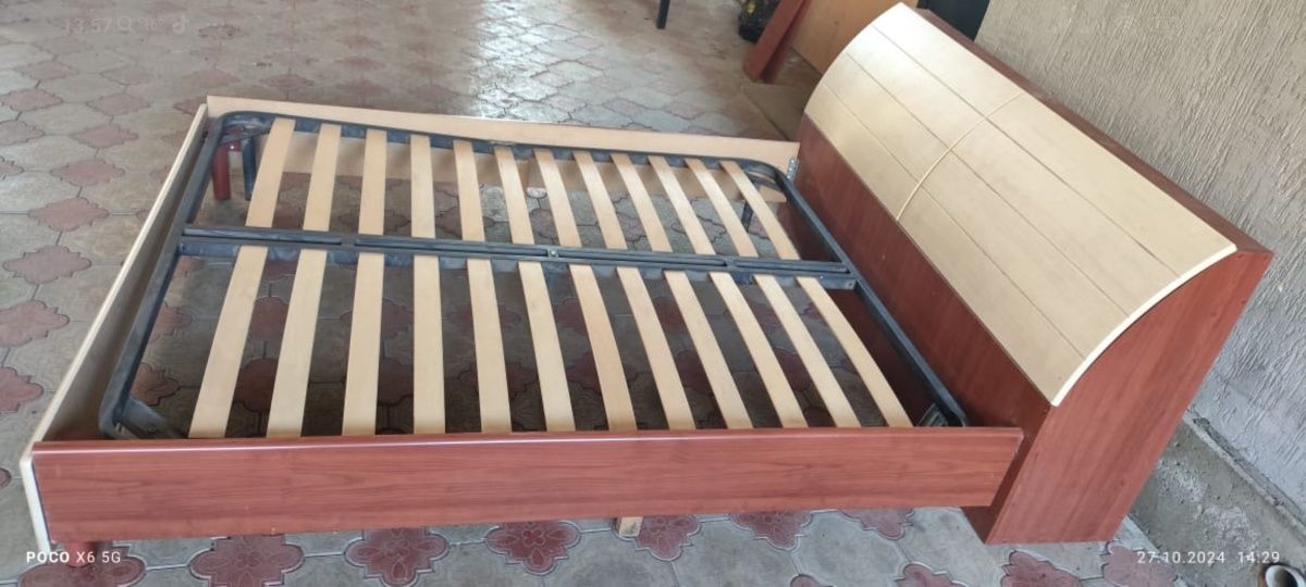 Продам двуспальную кровать б/у
