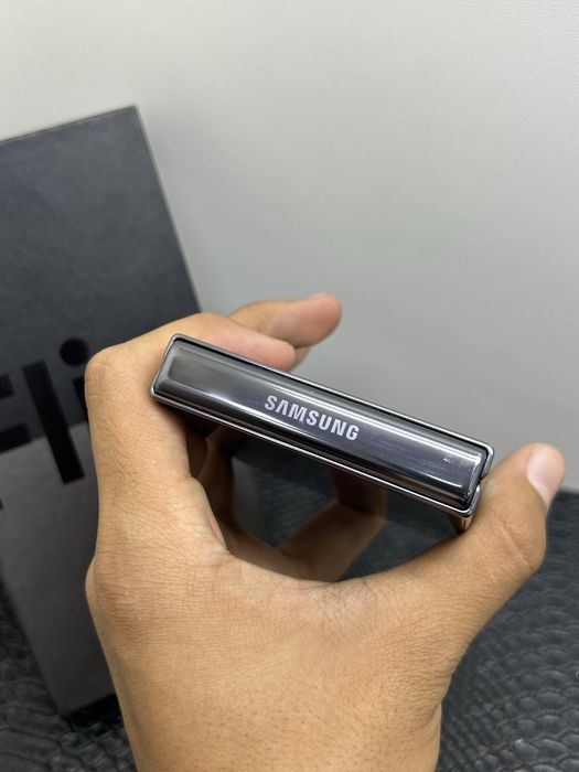 samsung Z Flip 5  8/256Gb orginal