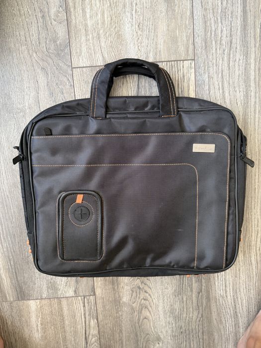 Чанта за лаптоп или документи.