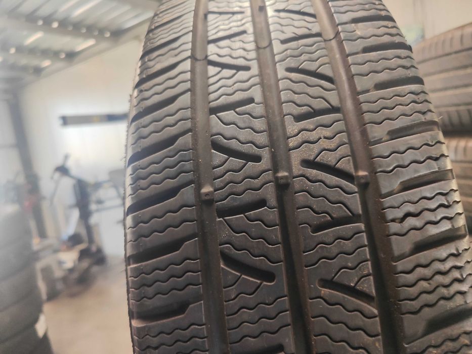 4бр.зимни гуми 215/65/16C Pirelli