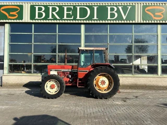 Alta International 955-A Tractor marca International model 955-A