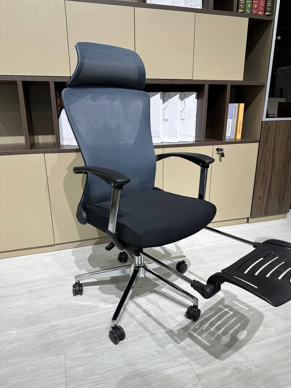 Офисное кресло для руководителя модель  pillow