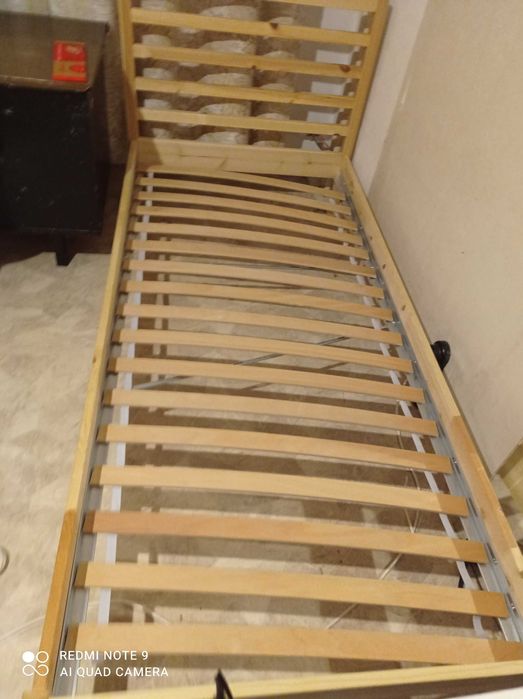 Единично легло с подматрачна рамка