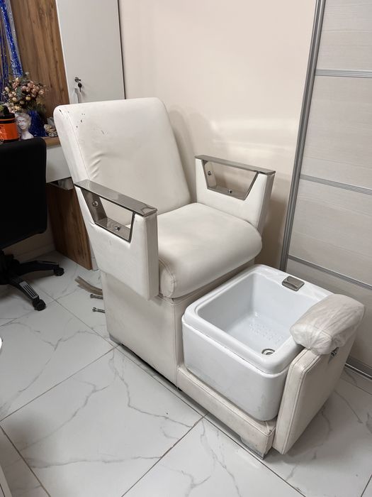Педикюрное кресло с мойкой