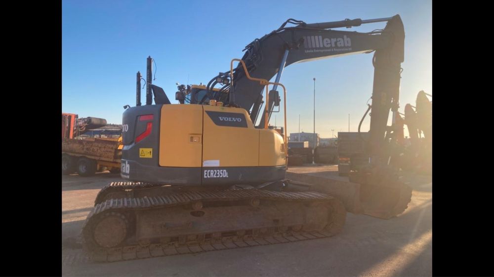 Excvator volvo ecr 235 cu sistem gps si rototilt