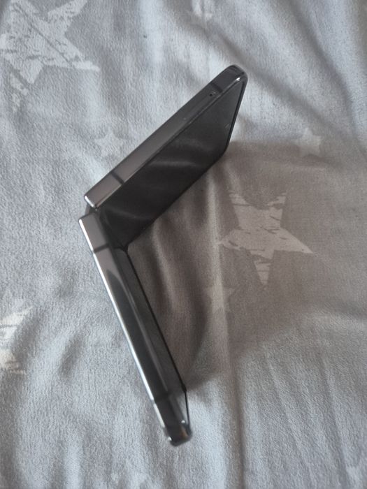 Samsung Galaxy Z Flip 4 Impecabil