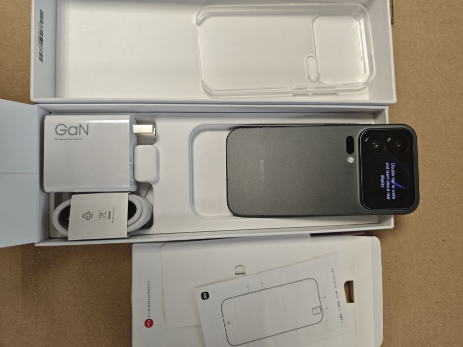 Чисто ново бижу Xiaomi 17 PRO Black 12/512GB с двоен дисплей