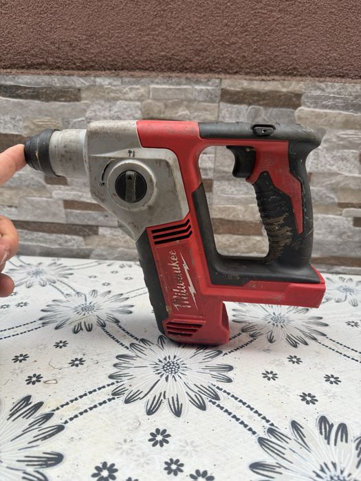 Акумулаторен перфоратор MILWAUKEE M18 BH
