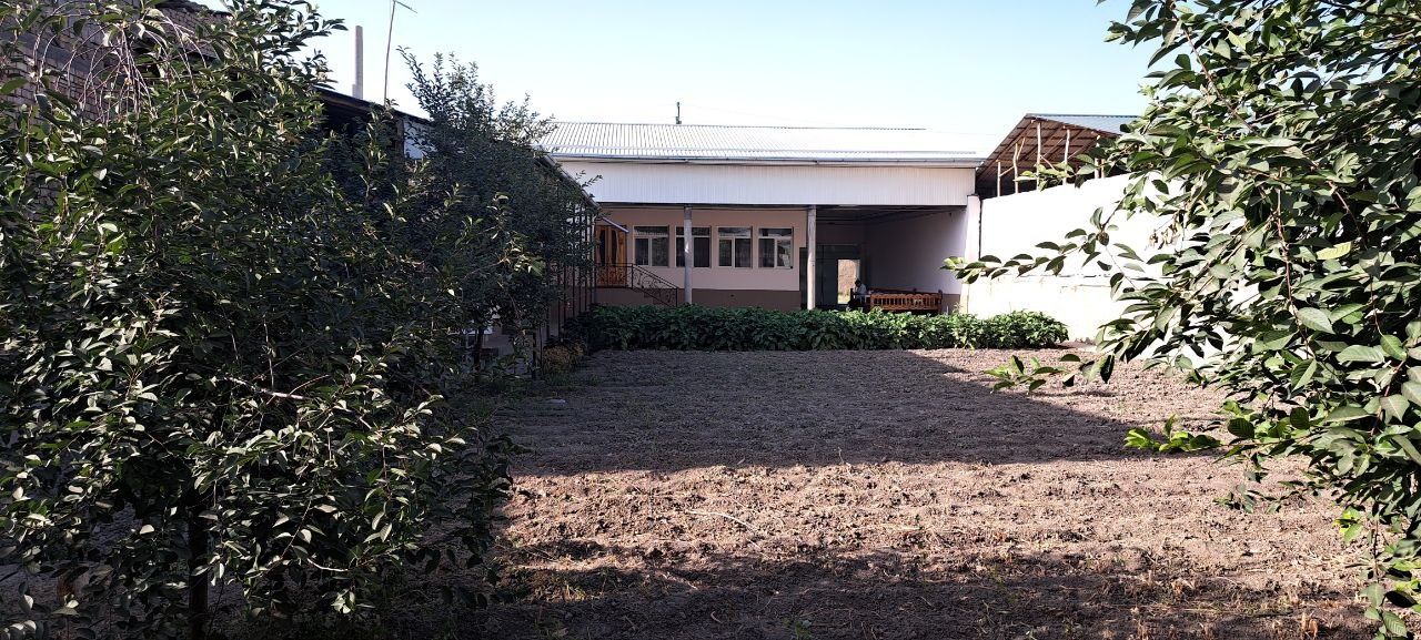 Hovli sotiladi 10 sotix