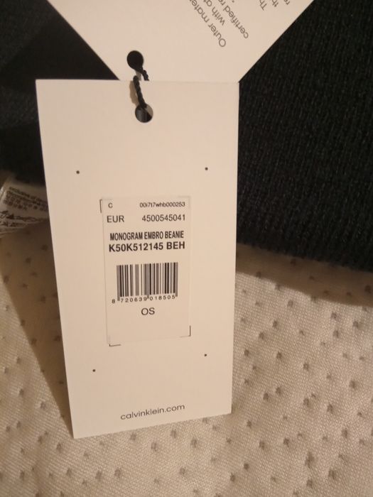 Caciula calvin klein noua cu eticheta