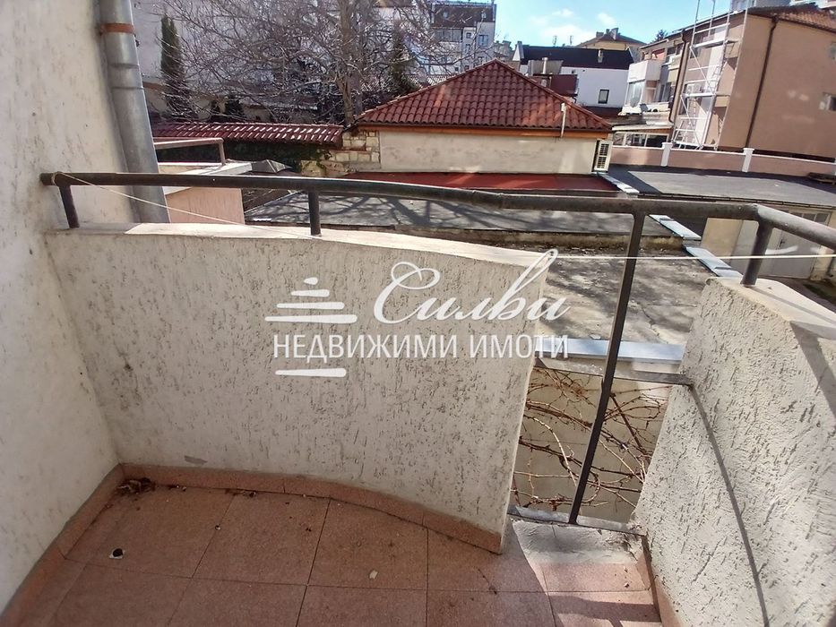 Дава се под наем Офис в Шумен, Център - 33 кв.м за 153 € - Снимка #6