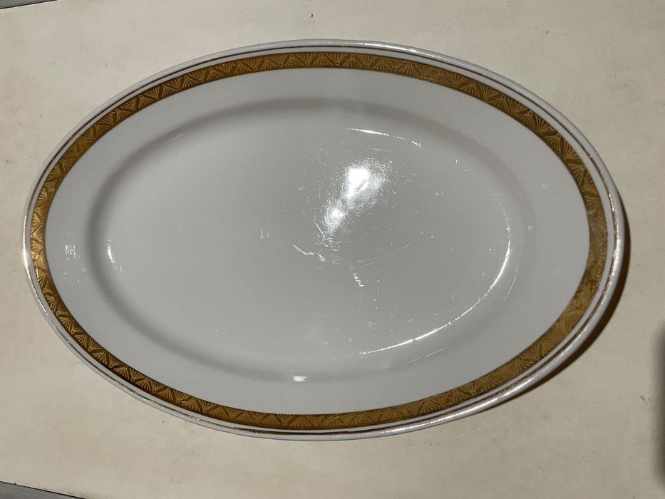 Голямо елипсовидно, порцеланово плато с маркировка