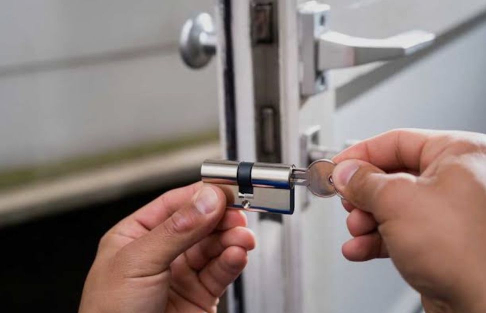 Deblocari usi 24/24h Uși metal /lemn/ si usi auto