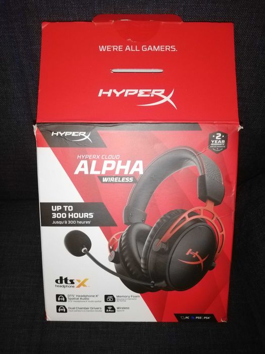 Casti gaming wireless HyperX Alpha Wireless noi la cutie