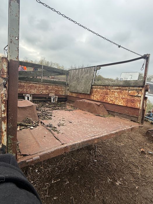 Vand/ schimb tractor u650 cu tot cu disc, plug, remorcuta