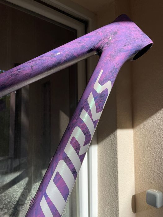 Карбонова рамка Epic рамер М пребоядисана