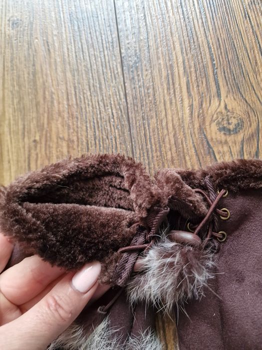 Страхотна дамски ръкавици UGG , нови с етикет,  кокетен модел