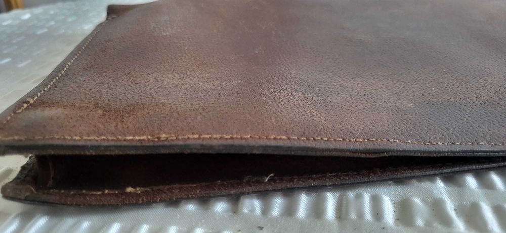 Servieta barbateasca piele maron roscat, veche geanta, an 1940